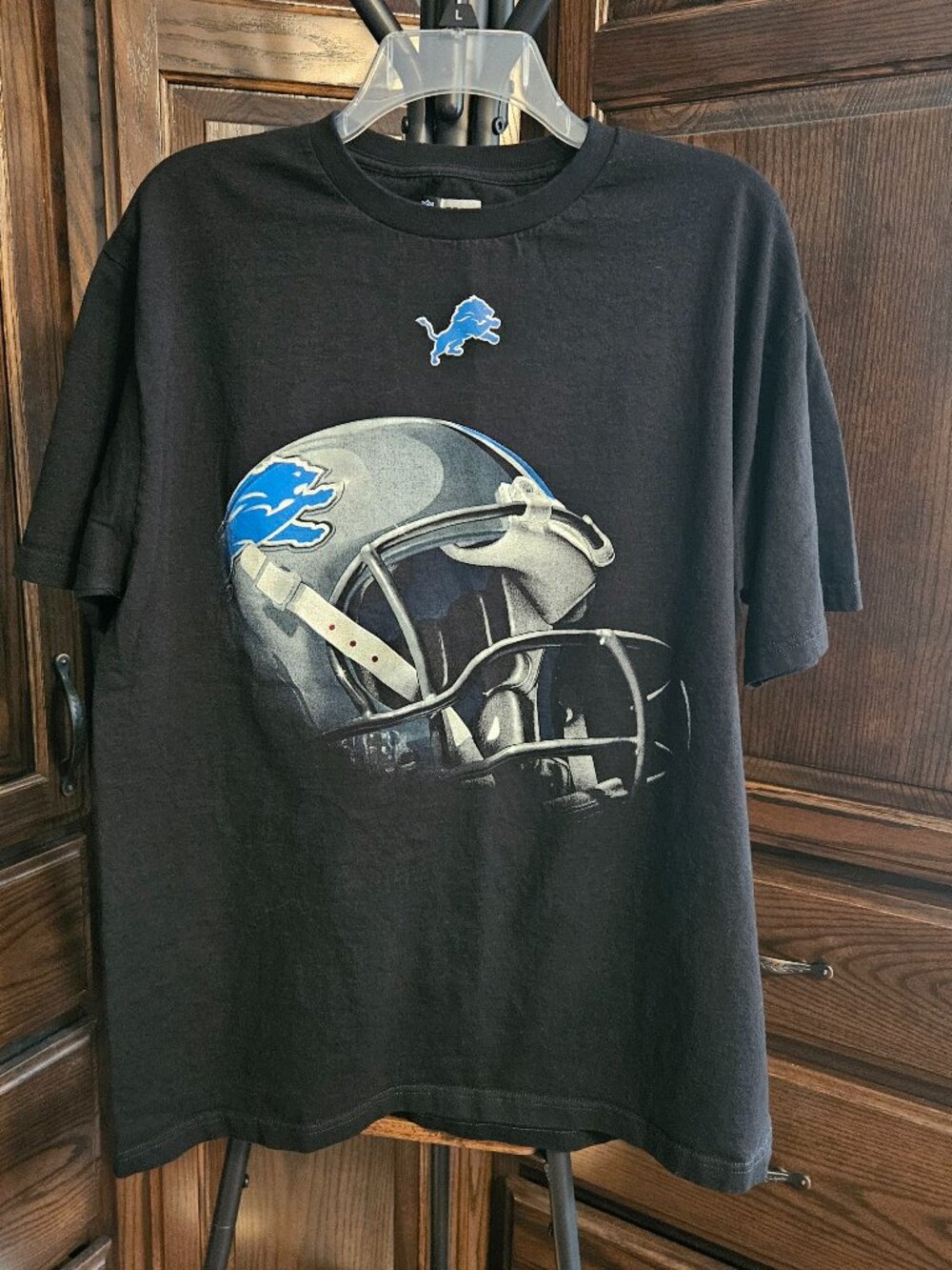 Detroit Lions NFL Black Helmet Graphic T-Shirt Men’s Large